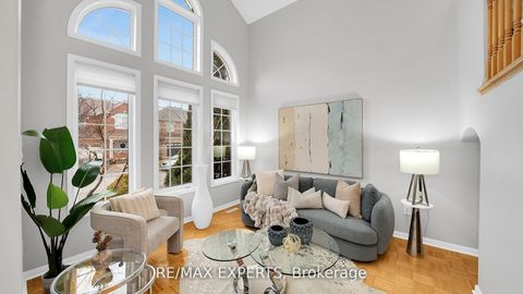 Photo 3 at 11 Crew Crescent, Maple, Vaughan