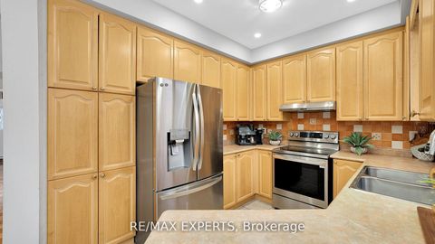 Photo 5 at 11 Crew Crescent, Maple, Vaughan