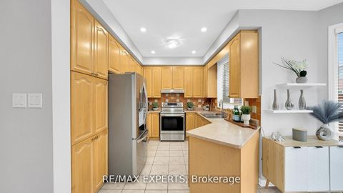 Photo 6 at 11 Crew Crescent, Maple, Vaughan