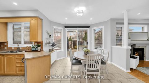 Photo 10 at 11 Crew Crescent, Maple, Vaughan