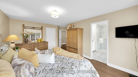 Photo 21 at 11 Crew Crescent, Maple, Vaughan