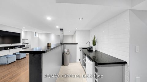 Photo 30 at 11 Crew Crescent, Maple, Vaughan