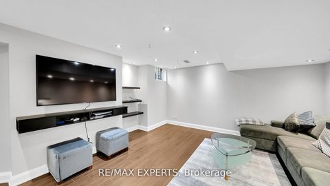 Photo 32 at 11 Crew Crescent, Maple, Vaughan