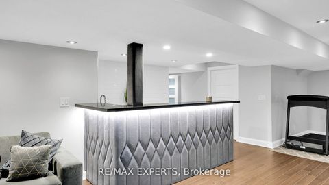 Photo 33 at 11 Crew Crescent, Maple, Vaughan