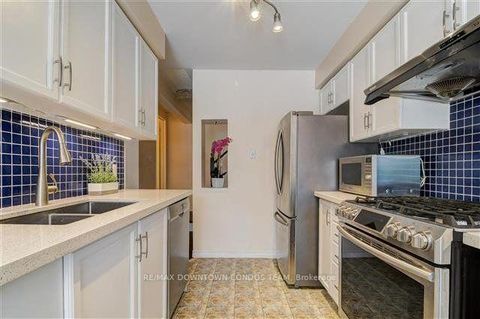 Photo 9 at 154 - 18 Clark Avenue W, Yorkhill, Vaughan