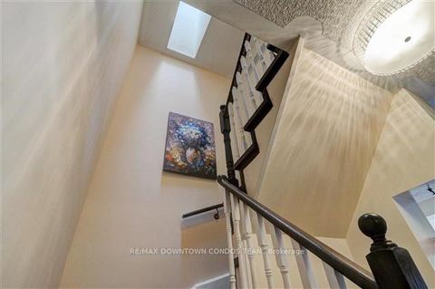 Photo 13 at 154 - 18 Clark Avenue W, Yorkhill, Vaughan