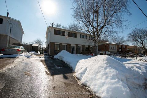 Photo 2 at 781 Sunnypoint Drive, Leslie Valley, Newmarket