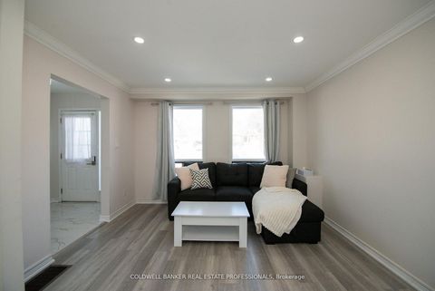 Photo 4 at 781 Sunnypoint Drive, Leslie Valley, Newmarket