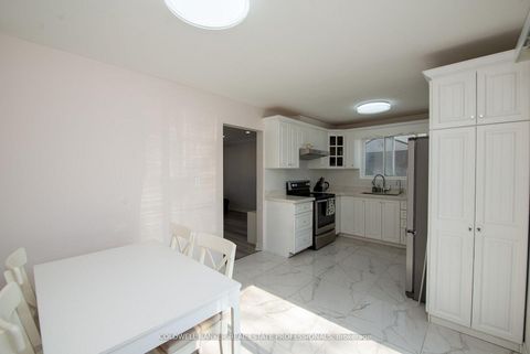 Photo 5 at 781 Sunnypoint Drive, Leslie Valley, Newmarket