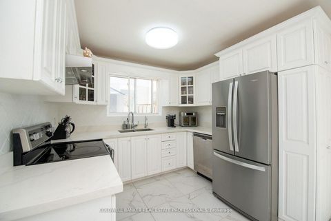 Photo 7 at 781 Sunnypoint Drive, Leslie Valley, Newmarket