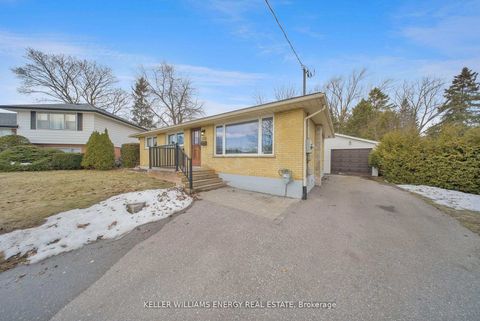 Photo 1 at 372 Garden Court, McLaughlin, Oshawa