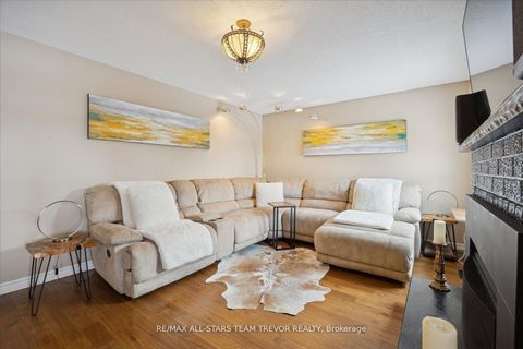 Photo 13 at 22 Chartwell Crescent, Keswick North, Georgina