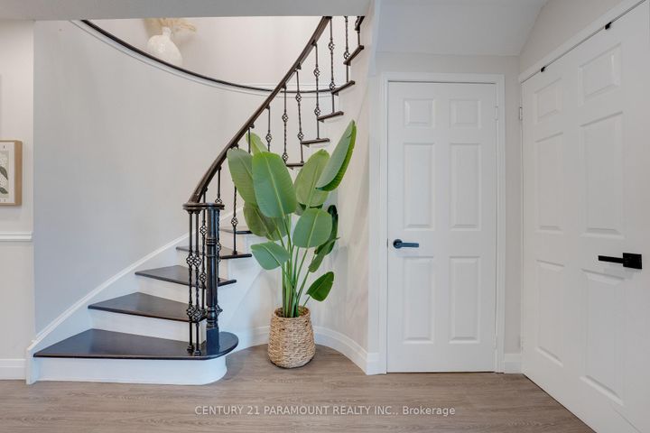 Photo 7 at 77 Tumbleweed Trail, Fletcher's Creek South, Brampton