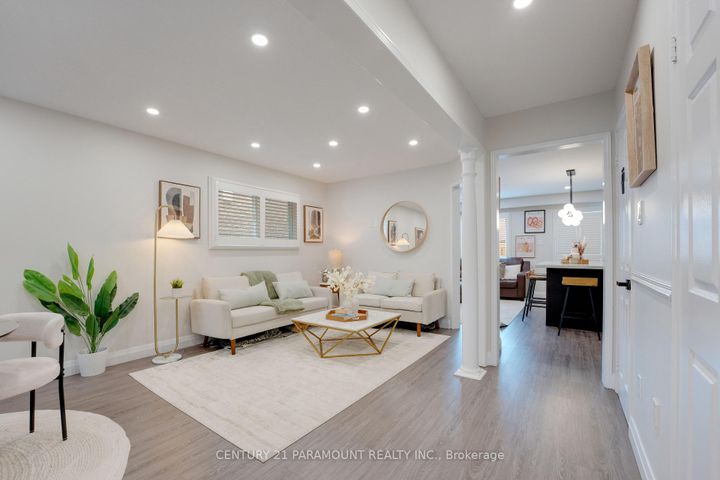 Photo 8 at 77 Tumbleweed Trail, Fletcher's Creek South, Brampton