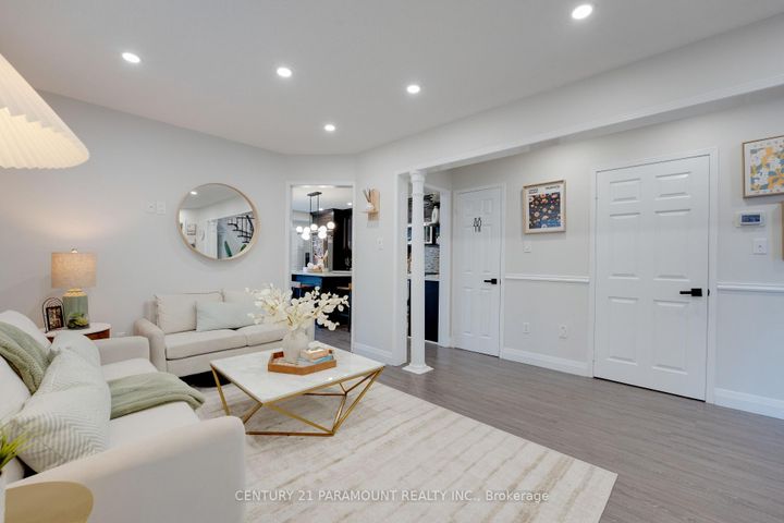 Photo 10 at 77 Tumbleweed Trail, Fletcher's Creek South, Brampton