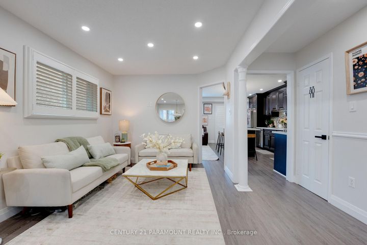 Photo 11 at 77 Tumbleweed Trail, Fletcher's Creek South, Brampton