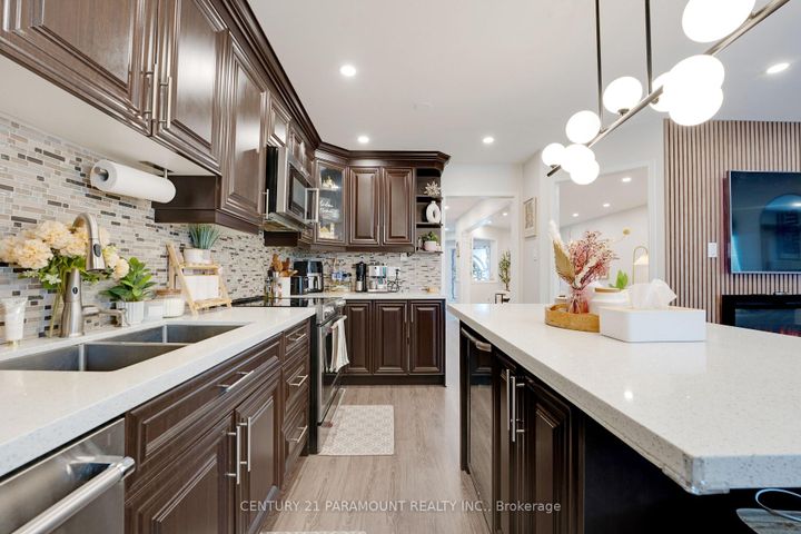 Photo 18 at 77 Tumbleweed Trail, Fletcher's Creek South, Brampton