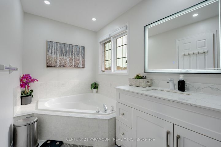 Photo 23 at 77 Tumbleweed Trail, Fletcher's Creek South, Brampton