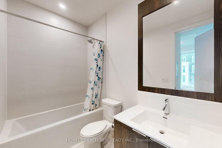 Photo 14 at 550 - 25 Adra Grado Way, Bayview Village, Toronto