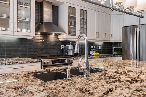 Photo 10 at 59 Edenbridge Drive, Beverley Glen, Vaughan