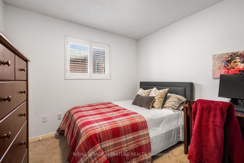 Photo 18 at 59 Edenbridge Drive, Beverley Glen, Vaughan