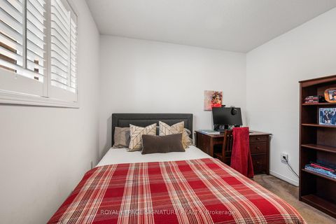 Photo 19 at 59 Edenbridge Drive, Beverley Glen, Vaughan