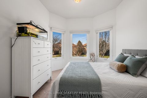 Photo 20 at 59 Edenbridge Drive, Beverley Glen, Vaughan