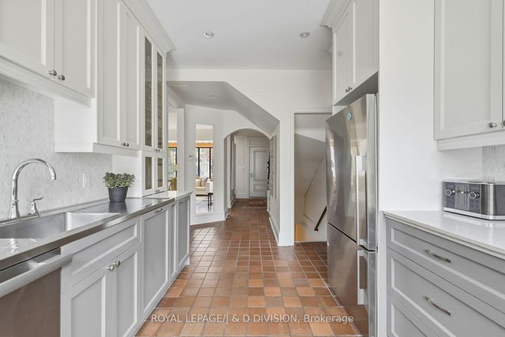 Photo 11 at 18 Tranby Avenue, Annex, Toronto