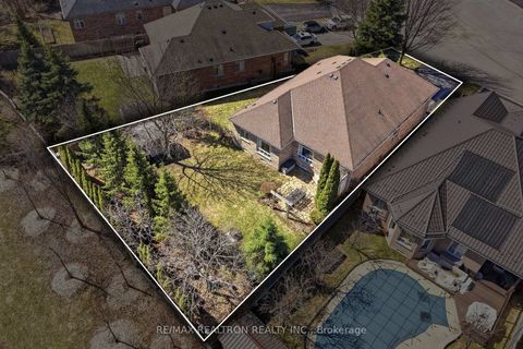 Photo 1 at 913 Bayley Court, Wyndham, Newmarket