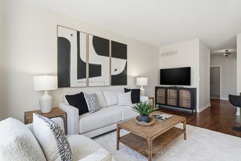 Photo 11 at 913 Bayley Court, Wyndham, Newmarket