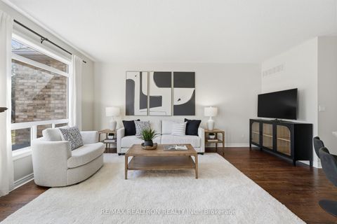 Photo 14 at 913 Bayley Court, Wyndham, Newmarket