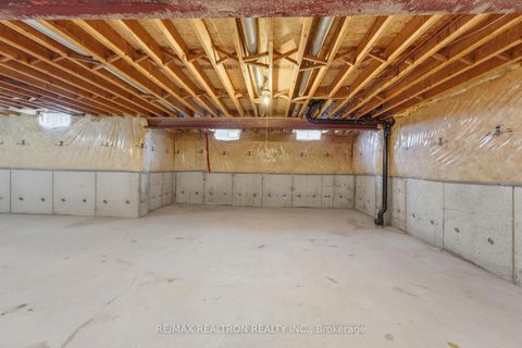 Photo 36 at 913 Bayley Court, Wyndham, Newmarket