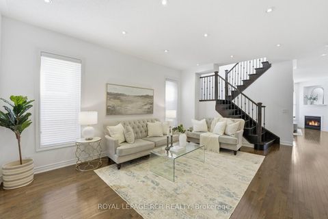 Photo 6 at 18 Kerr Lane, Bayview Northeast, Aurora