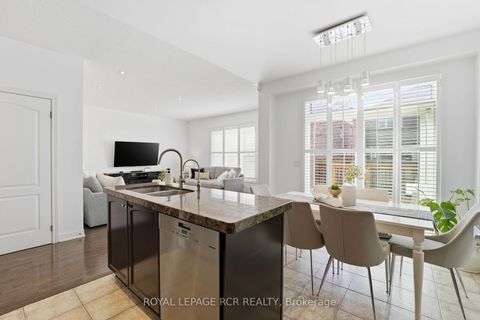 Photo 13 at 18 Kerr Lane, Bayview Northeast, Aurora