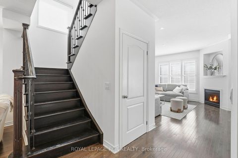 Photo 16 at 18 Kerr Lane, Bayview Northeast, Aurora