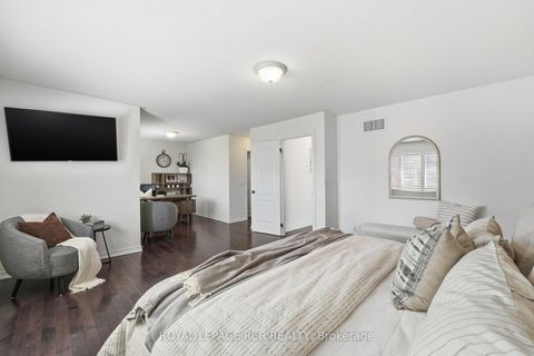 Photo 19 at 18 Kerr Lane, Bayview Northeast, Aurora