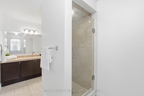 Photo 23 at 18 Kerr Lane, Bayview Northeast, Aurora