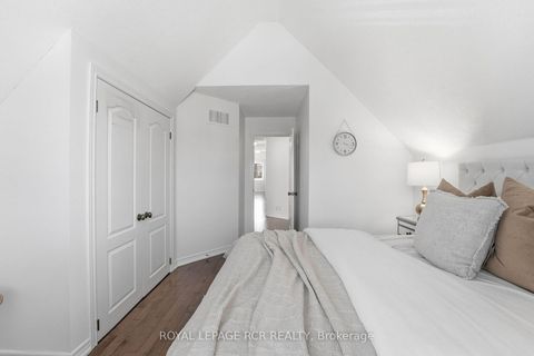 Photo 29 at 18 Kerr Lane, Bayview Northeast, Aurora