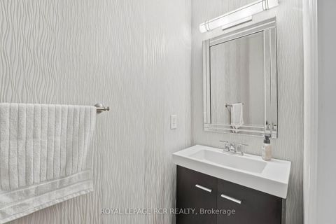 Photo 30 at 18 Kerr Lane, Bayview Northeast, Aurora