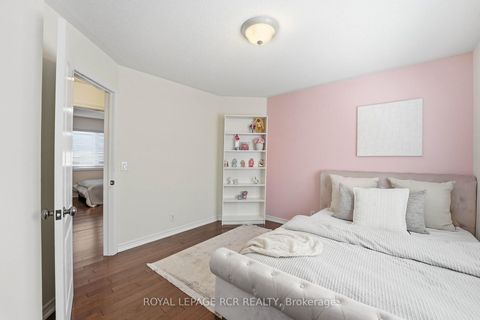 Photo 33 at 18 Kerr Lane, Bayview Northeast, Aurora