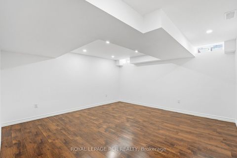 Photo 36 at 18 Kerr Lane, Bayview Northeast, Aurora