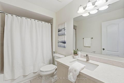 Photo 41 at 18 Kerr Lane, Bayview Northeast, Aurora