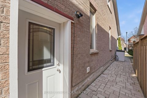 Photo 45 at 18 Kerr Lane, Bayview Northeast, Aurora