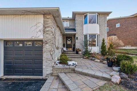 Photo 2 at 23 Fielding Drive, Aurora Heights, Aurora