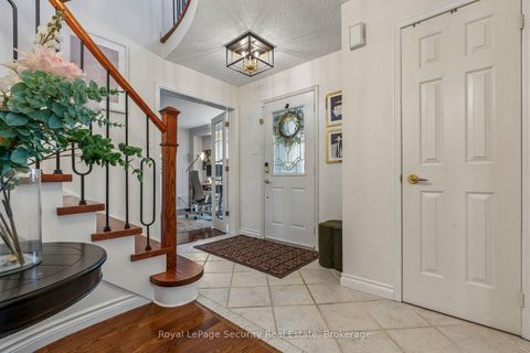 Photo 4 at 23 Fielding Drive, Aurora Heights, Aurora