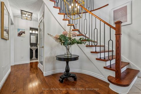 Photo 5 at 23 Fielding Drive, Aurora Heights, Aurora