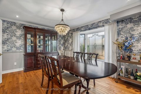 Photo 9 at 23 Fielding Drive, Aurora Heights, Aurora