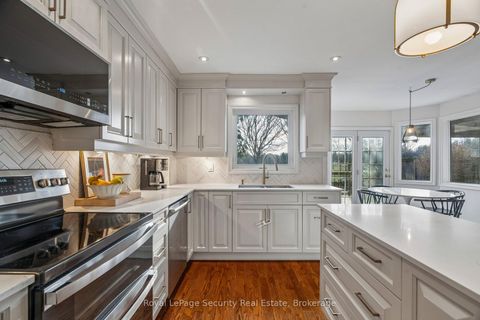 Photo 13 at 23 Fielding Drive, Aurora Heights, Aurora