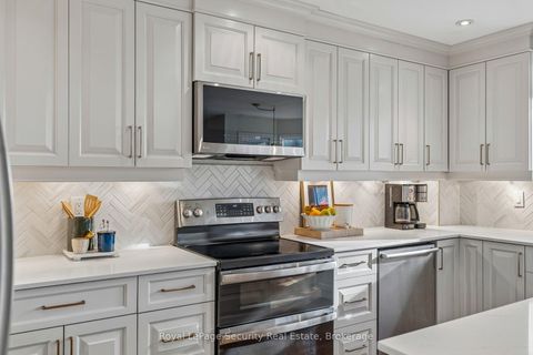 Photo 14 at 23 Fielding Drive, Aurora Heights, Aurora