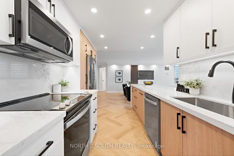 Photo 17 at 304 - 7 Townsgate Drive, Yorkhill, Vaughan